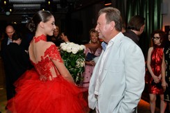 Jeden z najbogatszych Polaków znowu został ojcem. Młodsza o 50 lat partnerka urodziła