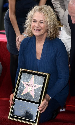 Carole King podczas uroczystości na Hollywood Boulevard