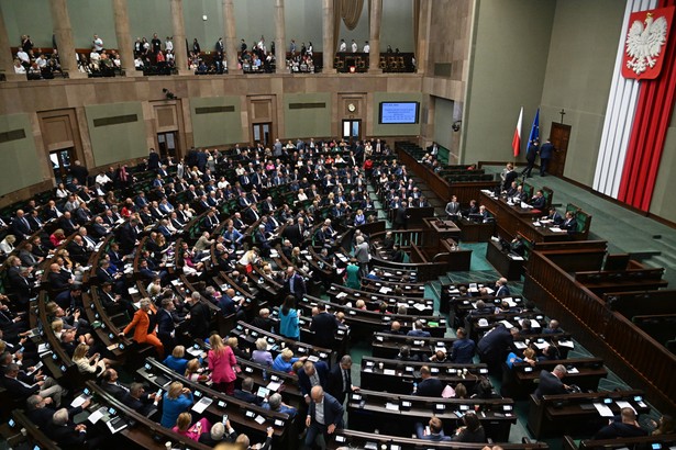 Chrobak chce zdjęcia klauzuli "zastrzeżone" z uzasadnienia wniosku o jej odwołanie z komisji ds. pedofilii