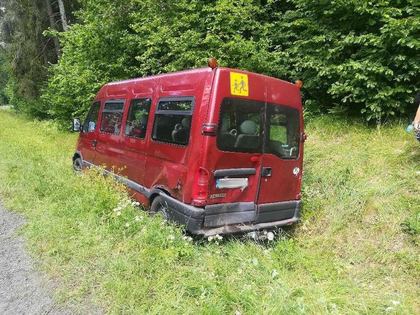 Wypadek busa ze szkolną wycieczką. Ranni uczniowie