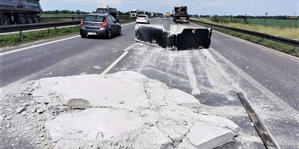 Autostrada A4 pod Wrocławiem. Na drogę spadł blok betonu