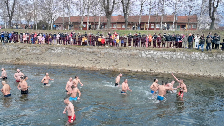 Pirot - plivanje za Časni krst