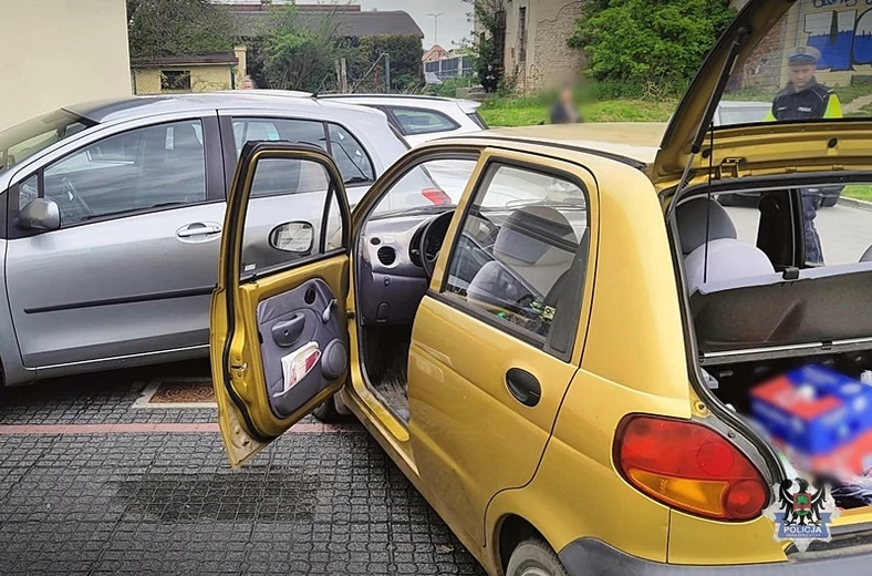 Matiz, którym 13-latek spowodował kolizję na parkingu w Wałbrzychu