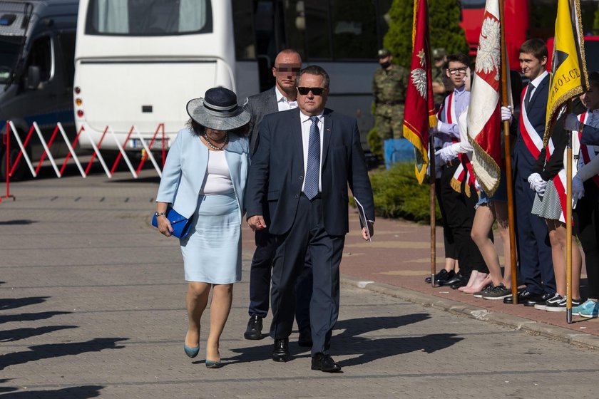 Poseł Zieliński jeździ rządową limuzyną