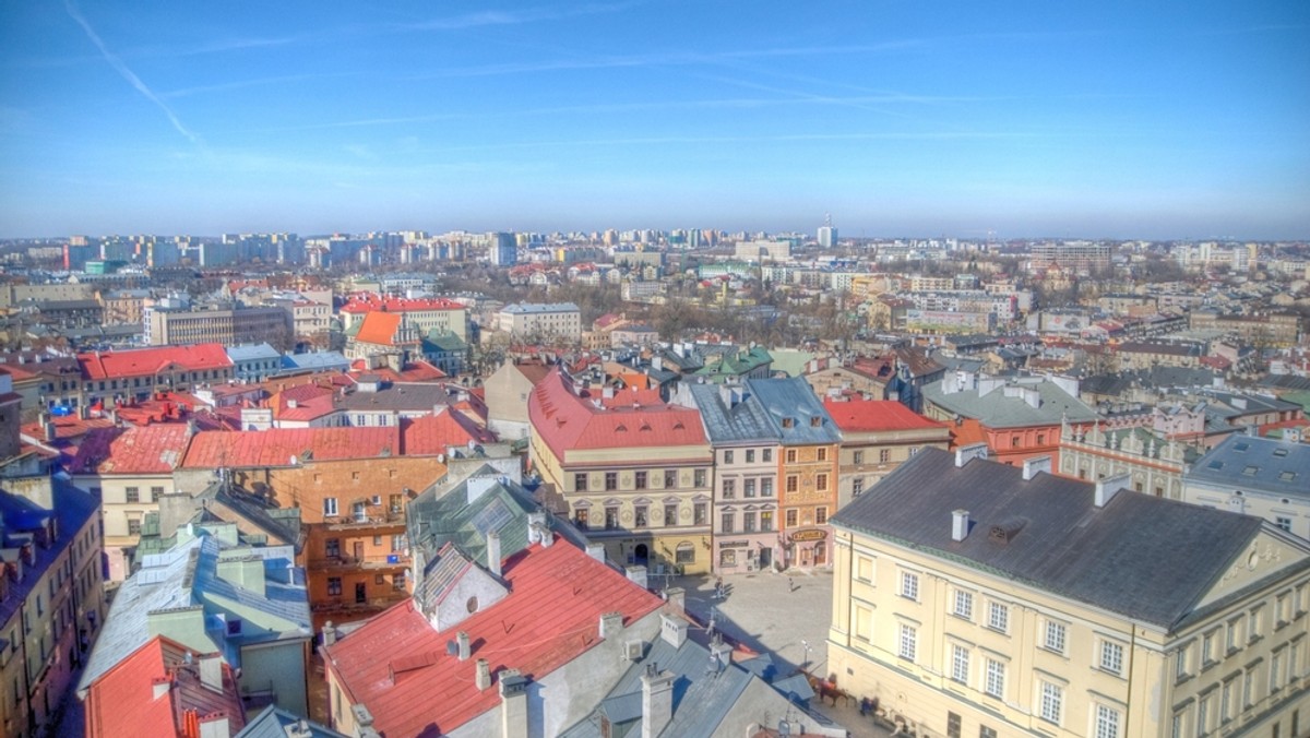 Prezydent Lublina zdecydował się na rozwiązanie rady dzielnicy Rury. Od września radni nie są w stanie wybrać nowego zarządu, a większość z nich złożyła swoje mandaty. W ciągu dziewięciu miesięcy w dzielnicy będą musiały odbyć się nowe wybory. Pierwszy raz w historii miasta doszło do takiej sytuacji, kiedy prezydent był zmuszony do interwencji.