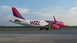 Nem tudnak hazarepülni a Fradi-szurkolók Franciaországból: a WizzAir nem ad szállást, súlyos összegeket kénytelenek hotelre költeni