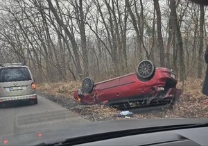 Prevrtanje automobila na krov u Velikoj Moštanici