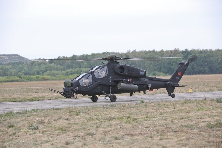 Prezentacja śmigłowca szturmowego TAI T129 Atak 
<br><br>
(ukit) PAP/Rafał Guz