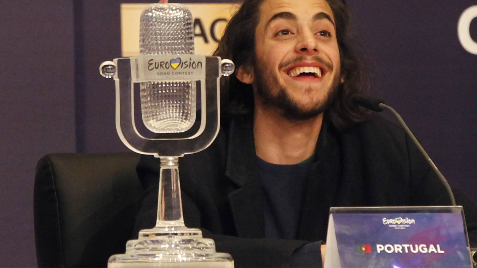 Veľkú cenu Eurovízie 2017 získal spevák z Portugalska: Pozri si jeho vystúpenie