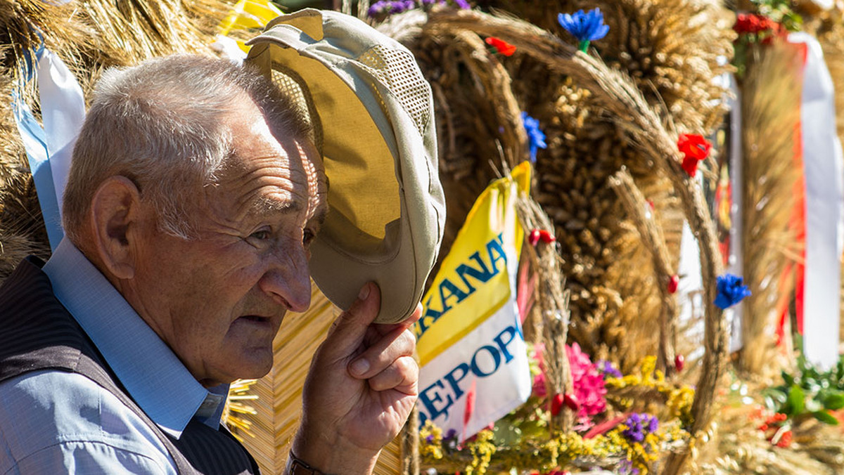 Barwny korowód, który wyruszy w niedzielę sprzed kościoła pod wezwaniem. Najświętszej Marii Panny Częstochowskiej będzie kulminacyjnym momentem obchodów wojewódzkich dożynek, które odbywają się w tym roku Szudziałowie w województwie podlaskim. Po nim starosta dożynek wręczy ich gospodarzowi – marszałkowi województwa podlaskiego Jerzemu Leszczyńskiemu - tradycyjny bochen chleba.