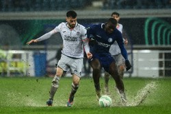 Remis w meczu zespołów Piątkowskiego i Szysza [WYNIKI 1/8 FINAŁU Ligi KONFERENCJI]