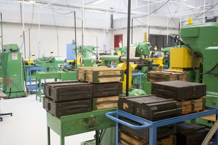 Do obejrzenia były wysokospecjalistyczne maszyny numeryczne produkujące poszczególne elementy broni. <br><br> (cat) PAP/Michał Walczak