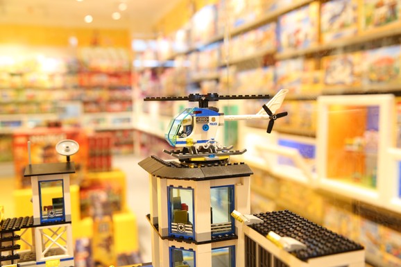 Prodata zlatna lego kockica! Vredi pravo bogatstvo: Nemac nadmašio Japanca i Amerikana na aukciji