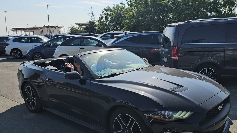 Tanja savić sa 11 godina mlađim dečkom Mukijem