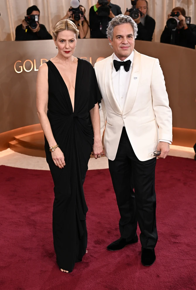 Mark Rafalo sa suprugom