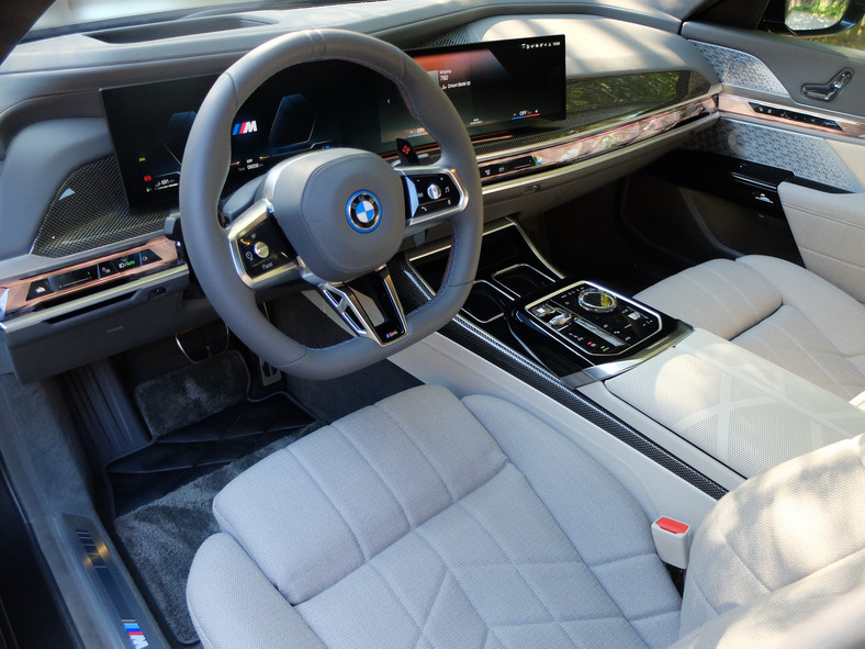 BMW M760e xDrive