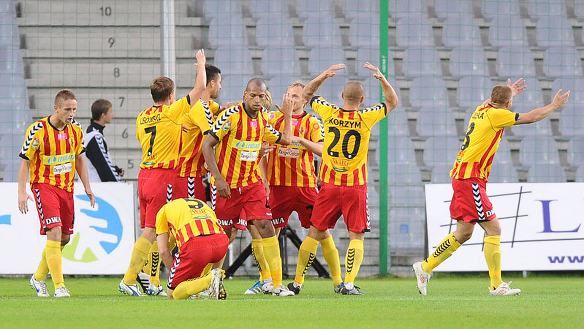 Korona Kielce zremisowała 2:2 (2:0) z GKS-em Bełchatów w meczu 13. kolejki T-Mobile Ekstraklasy. Gospodarze prowadzili już 2:0, ale dali się dogonić w samej końcówce.