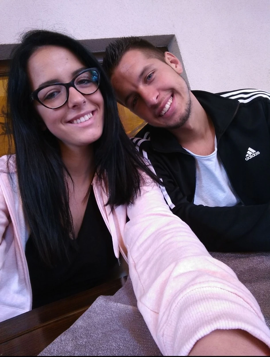 Sara Stojmenović sa nastradalim bratom Aleksom