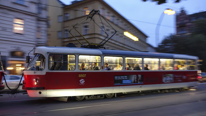 Őrület: bulivillamost indítanak Prágában