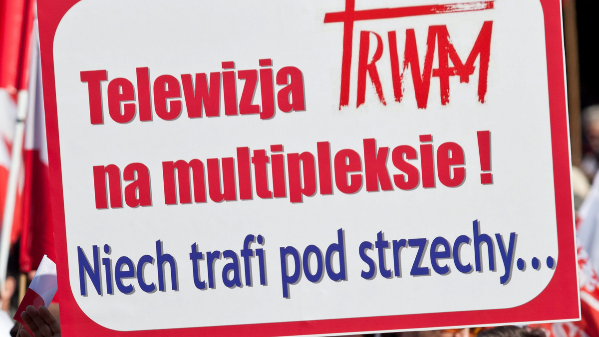 Ponad 2 tys. osób przeszło w sobotę ulicami Poznania protestując przeciwko nieprzyznaniu Telewizji Trwam miejsca na multipleksie cyfrowym i łamaniu wolności mediów.