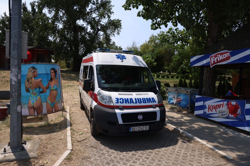 Raspoređene su i dežurne službe i vozila Hitne pomoći.