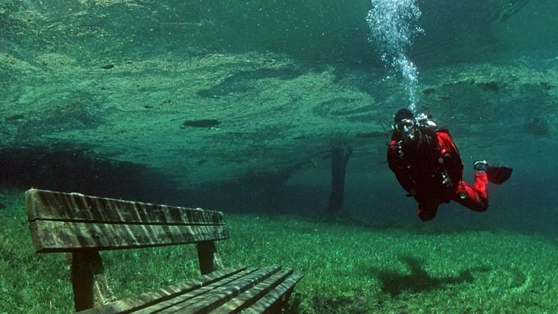 Zimą park, latem jezioro. Zobacz Gruner See, niesamowite austriackie zjawisko