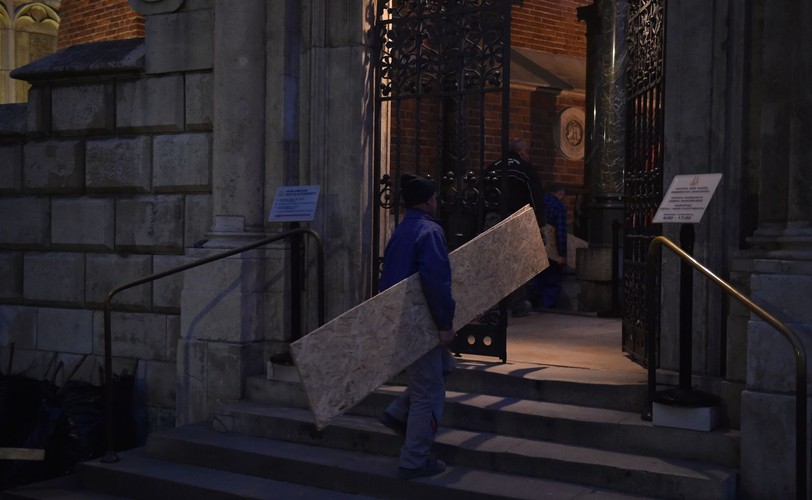 EKSHUMACJA CIAŁ PARY PREZYDENCKIEJ NA WAWELU