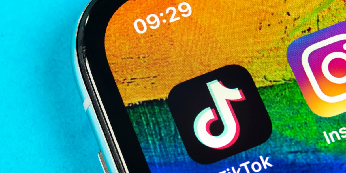 TikTok w zeszłym roku pokonał globalnie Instagrama w liczbie pobrań, co jest niezwykłym osiągnięciem na rynku zdominowanym niemal całkowicie przez Facebooka