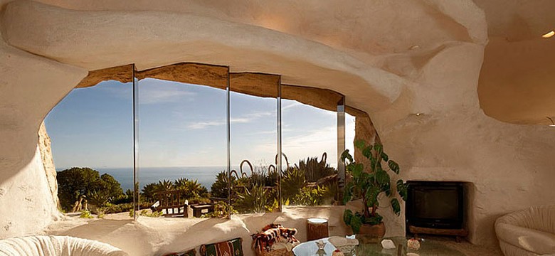 Dom Flinstona. On naprawdę istnieje i można w nim zamieszkać ZDJĘCIA