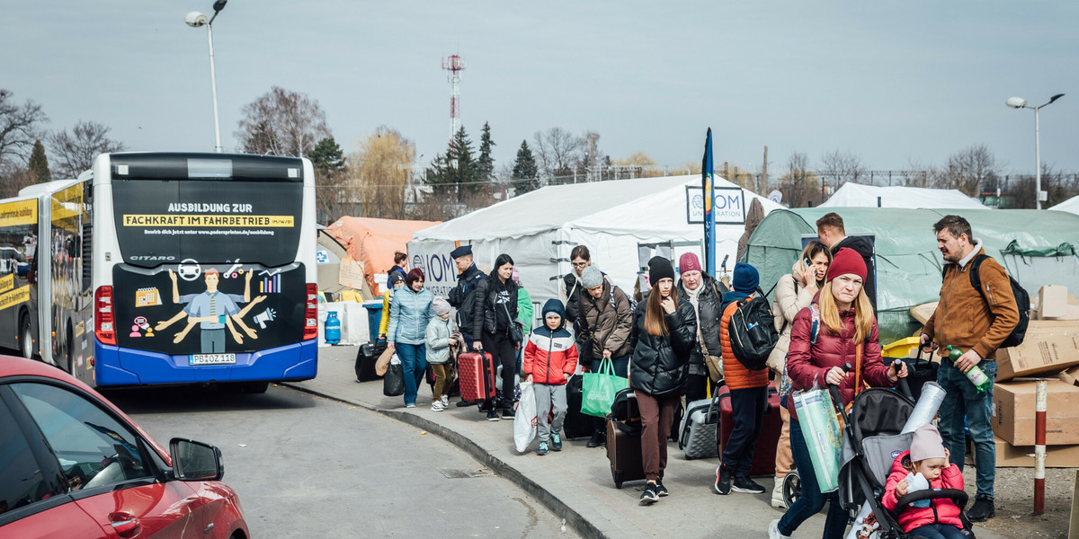 Uchodźcy z Ukrainy na przejściu granicznym w Medyce. Kwiecień 2022 r.