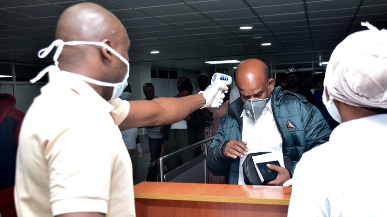 Nigerian airport officials screening visitors coming into the country for Coronavirus [Twitter/@MansurIB007]