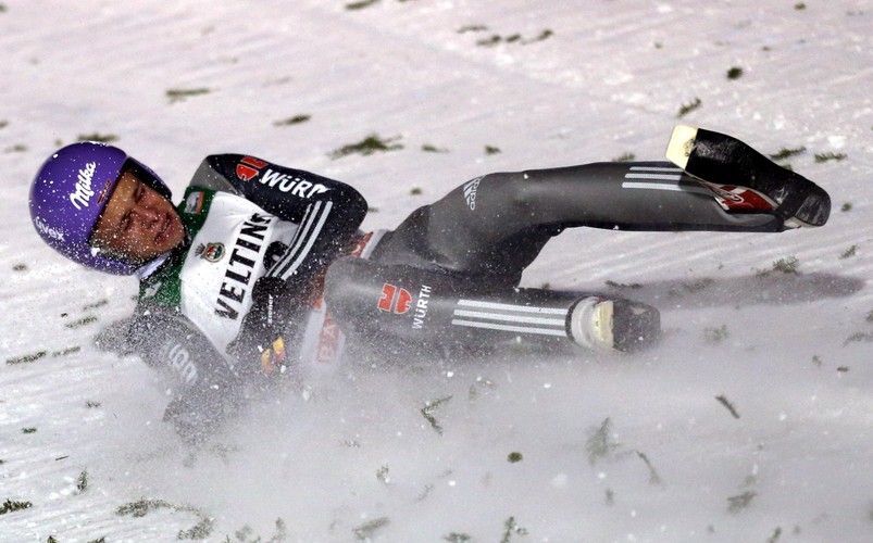 Fatalne upadki na skoczni w Kuusamo. Wellinger i Lanisek trafili do szpitala