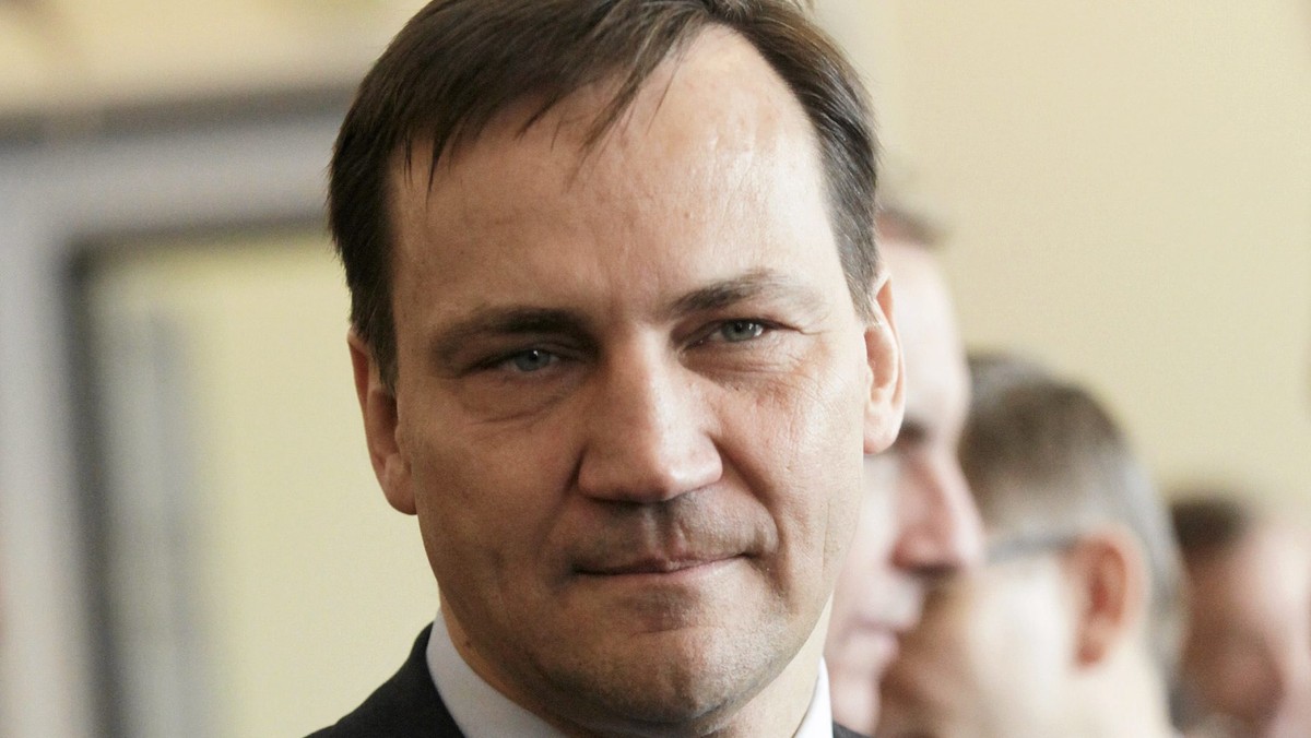 Szef MSZ Radosław Sikorski wyraził w piątek nadzieję, że władze białoruskie wyciągną wnioski z tego, co obecnie dzieje się np. w Libii i uznają, że droga ku demokracji jest lepsza dla wszystkich. Powtórzył, że Polska będzie kontynuowała politykę warunkowości wobec Białorusi.