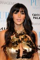 Nem gyakran láthatjuk Kardashiant frufruval, de meg kell hagyni, remekül áll neki!