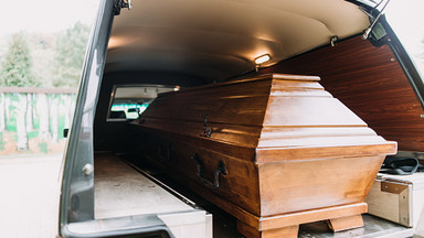 Mężczyzna w Libanie obudził się w trumnie na własnym pogrzebie
