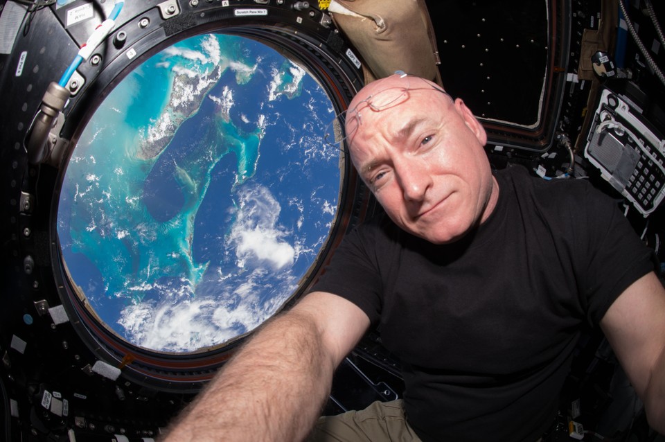 Scott Kelly urósł pięć centymetrów po rocznym pobycie w kosmosie