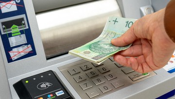 Duży wzrost prowizji przy wypłatach z bankomatów. Zapłacisz nawet dwukrotnie więcej