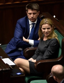 Joanna Schmidt ma najpiękniejsze nogi w Sejmie?