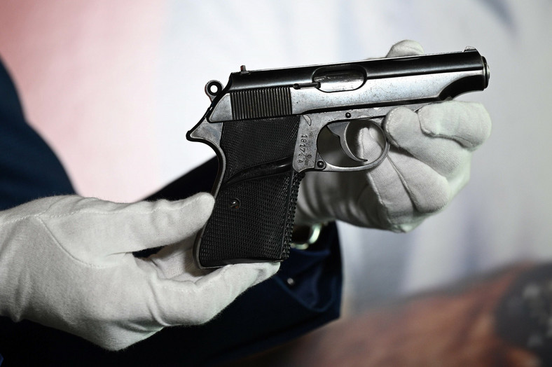 Pistolet Walther PP używany przez Seana Connery'ego na planie filmu "Doktor No"
