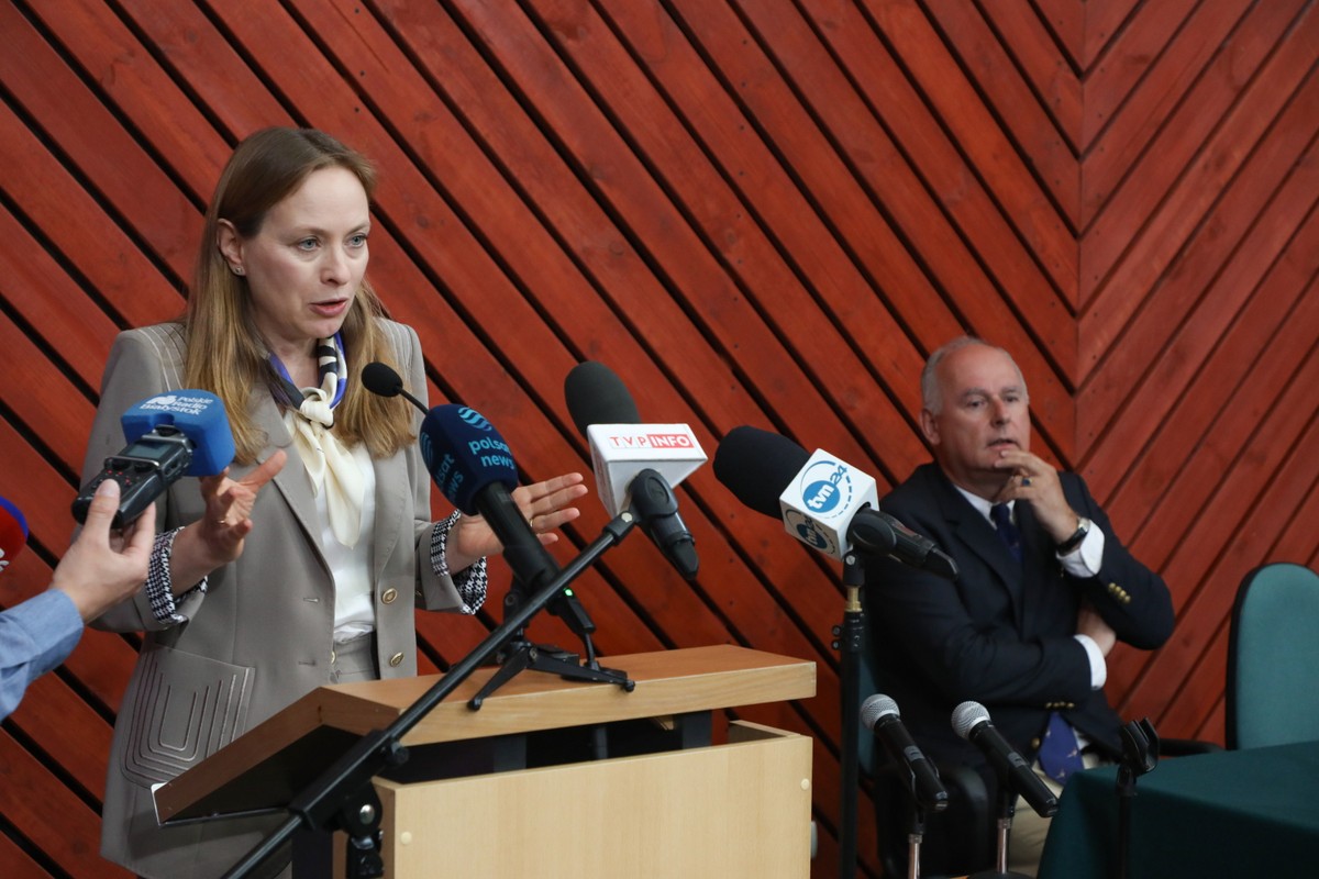 Katarzyna Pełczyńska-Nałęcz na konferencji prasowej po spotkaniu z samorządowcami w Muzeum Przyrodniczo-Leśnym Białowieskiego Parku Narodowego w Białowieży