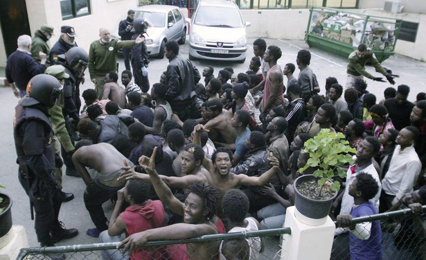 Hiszpania: Około 500 migrantów przedostało się do Ceuty