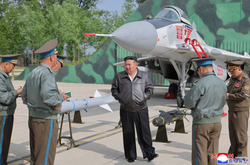 Korea Północna szykuje się do wojny w powietrzu! Najwyższy Przywódca osobiście pokazał nowoczesną broń.