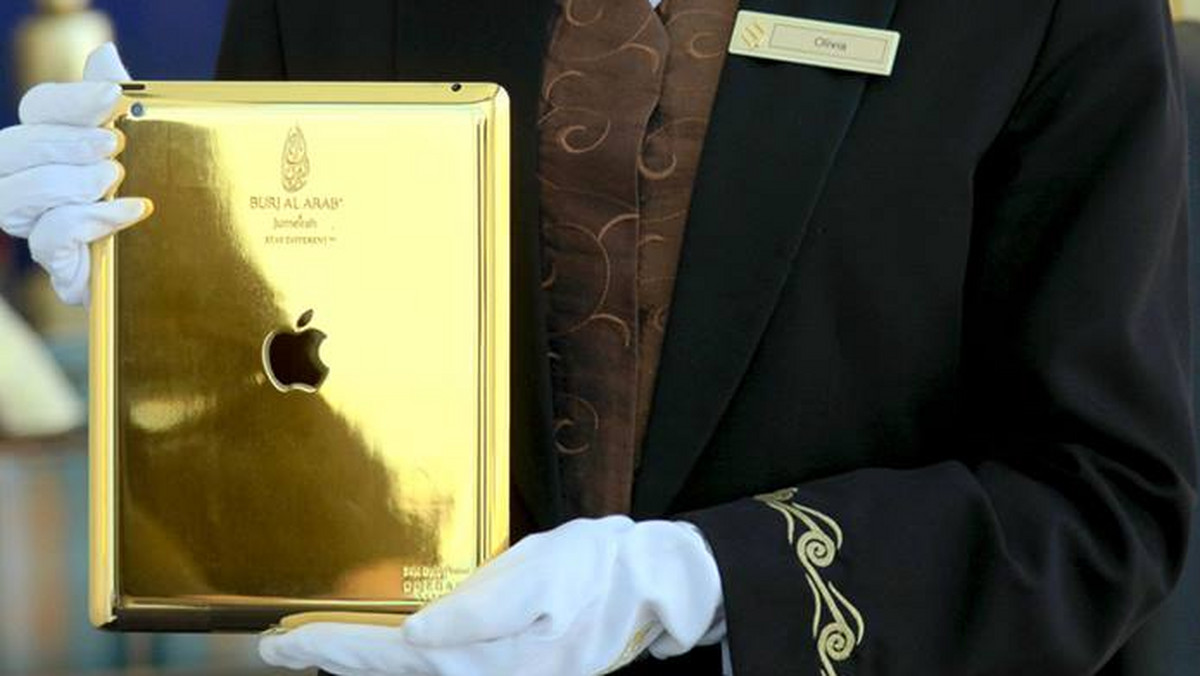 Burj Al Arab w Dubaju, jeden z najbardziej luksusowych hoteli na świecie, oferuje swoim gościom... pozłacane iPady.