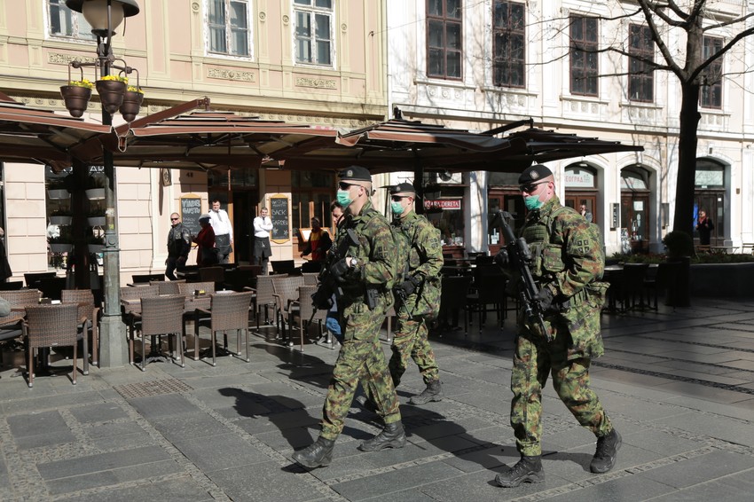 Tokom vanrednog stanja vojska i policija patrolirale su ulicama