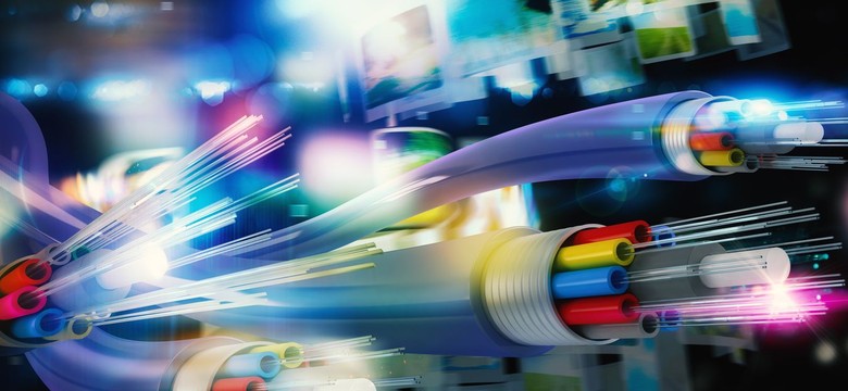 Koniec miedzianych kabli w trzy lata. KE: Państwa będą musiały całkowicie przejść na światłowody