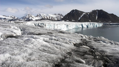 Topnienie lodu na Grenlandii zbliża się do "punktu krytycznego"