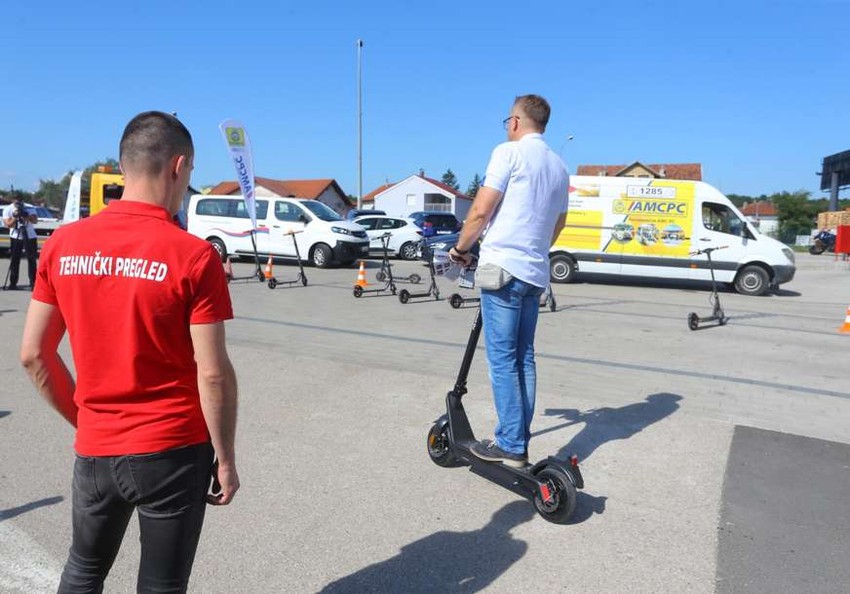 Kazna za vožnju električnog tritineta bez nalepnice iznosiće 10.000 dinara