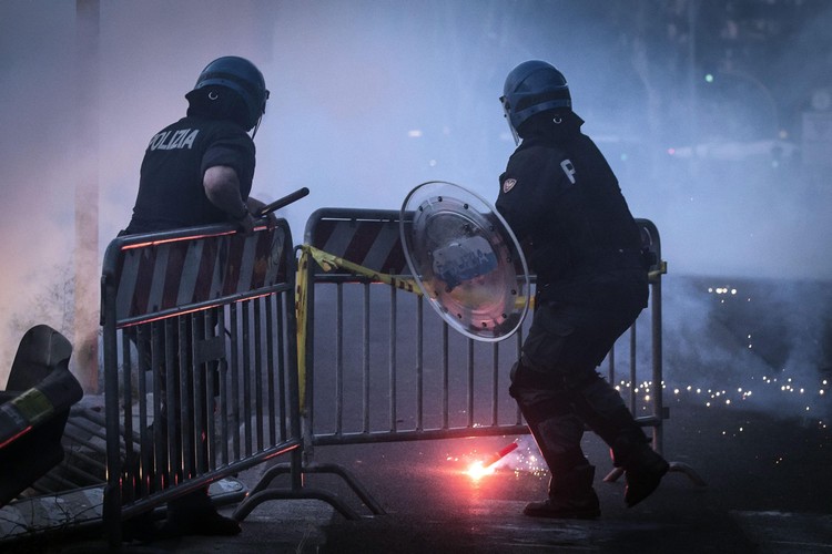 Bitwa kibiców przed mecze Lazio - Roma