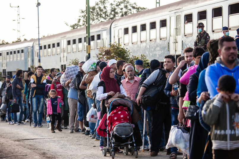 Uchodźcy na stacji kolejowej na Węgrzech