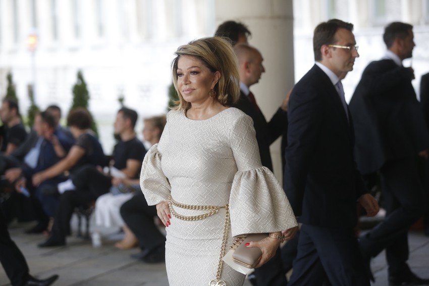 Neda Ukraden u beloj haljini